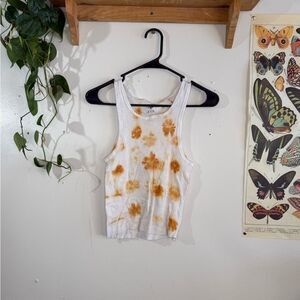 White ribbed tank top dyed with real flowers